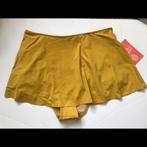 Kortni Jeane who wears short skirts